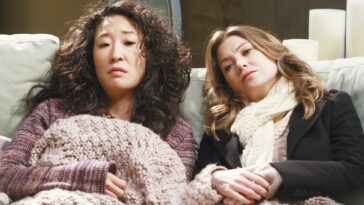 Sandra Oh and Ellen Pompeo in "Grey's Anatomy"