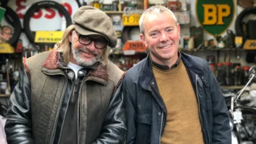 How to watch Find It Fix It Flog It Series 8 on UKTV Play