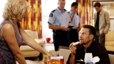 How to watch Outrageous Fortune for free