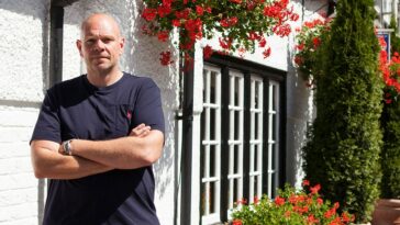 How to watch Pub Rescue with Tom Kerridge on BritBox