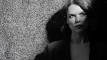 How to watch Mudtown (Ar y Ffin)