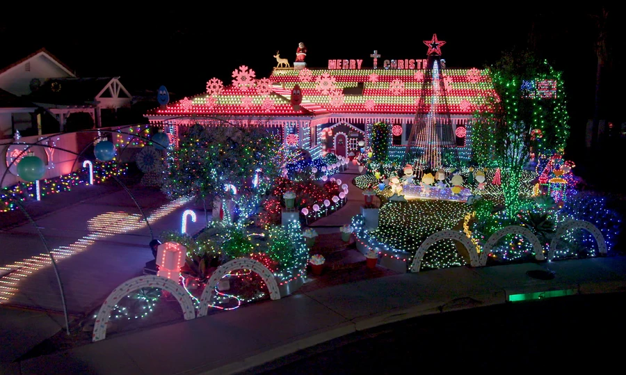 How to watch The Great Christmas Light Fight 2025