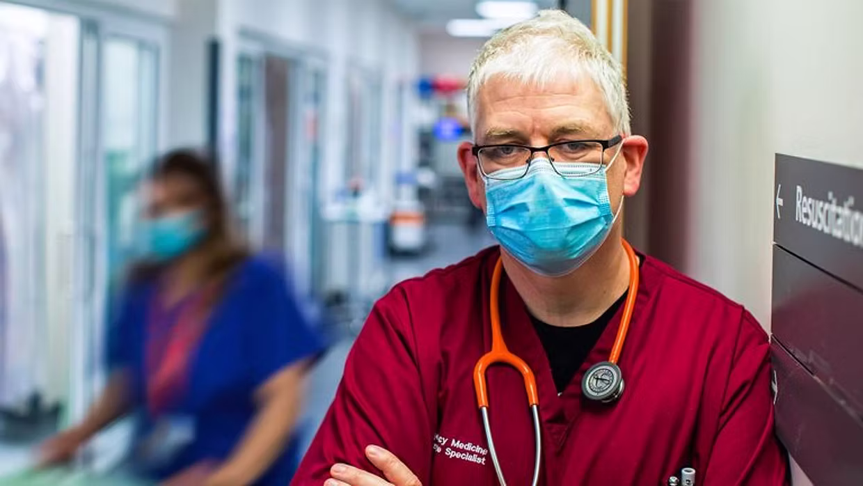 How to watch 999: Critical Condition Series 6