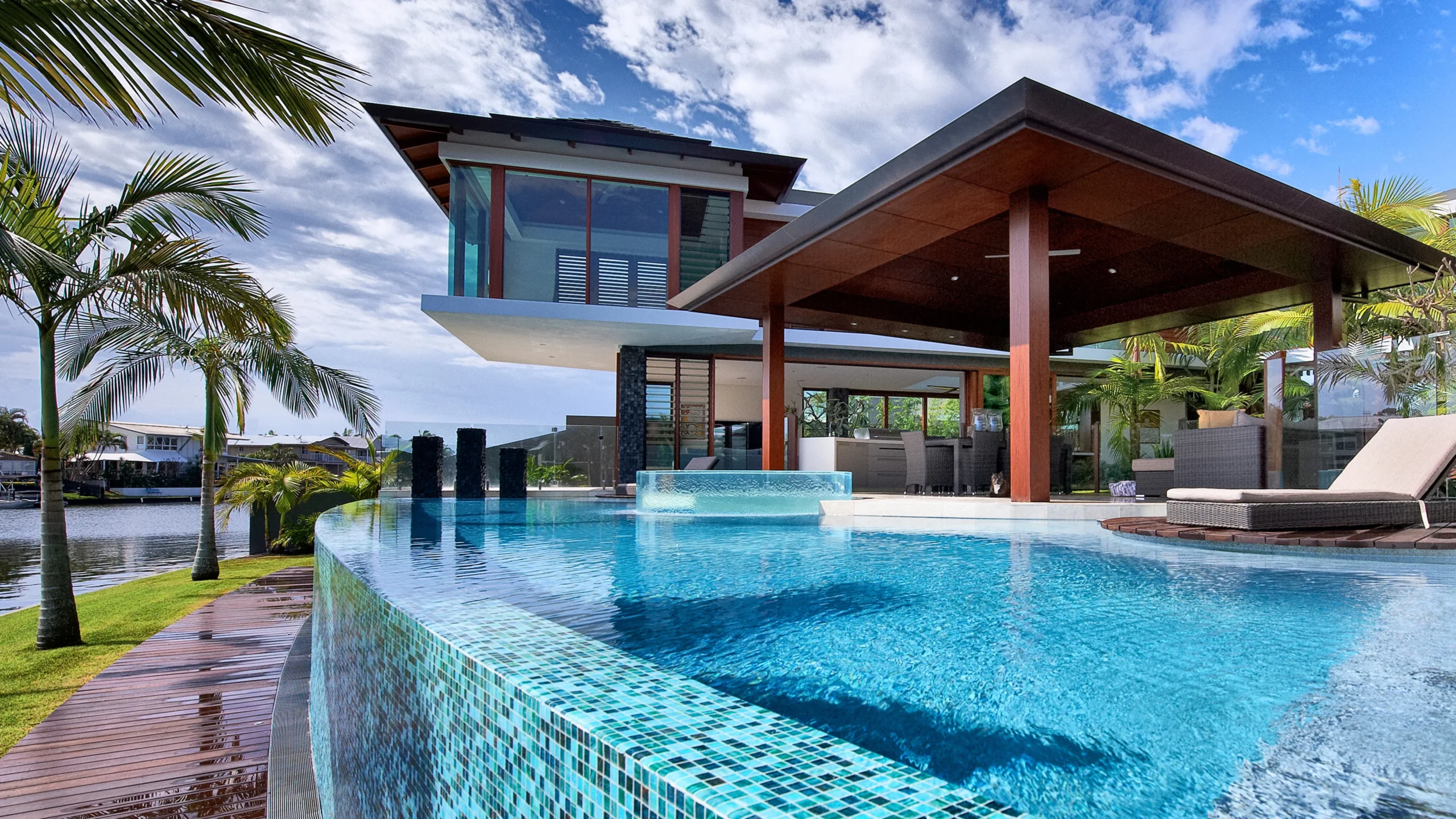 How to watch House Hunters Amazing Water Homes Season 3
